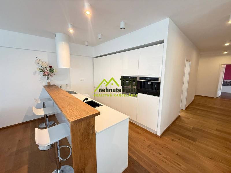 WhatsApp Image 2026-03-31 at 18.42.44 (13).jpeg